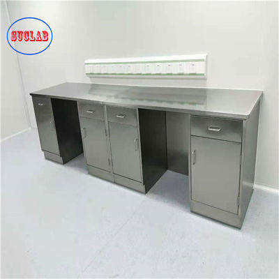 Хорошая цена Лабораторная скамейка из серебра из нержавеющей стали с двумя шкафами и количеством ног по чертежу онлайн