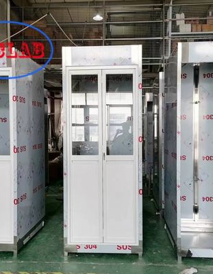 Хорошая цена Удобно спроектированный аварийный душ с резервуаром для воды. Легко устанавливается. Широкая зона распыления. онлайн